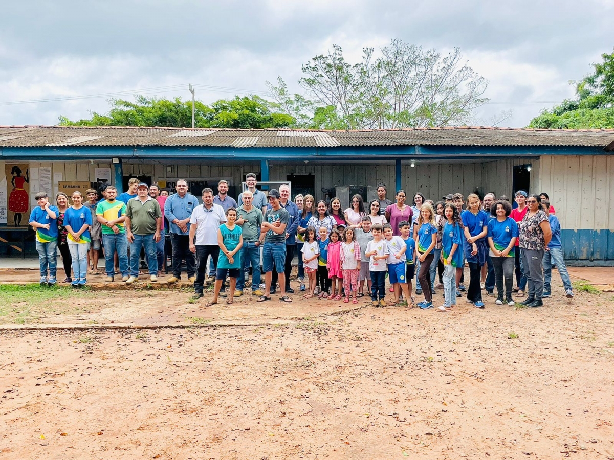 UHE Sinop entrega equipamentos e mobiliários para escola em assentamento