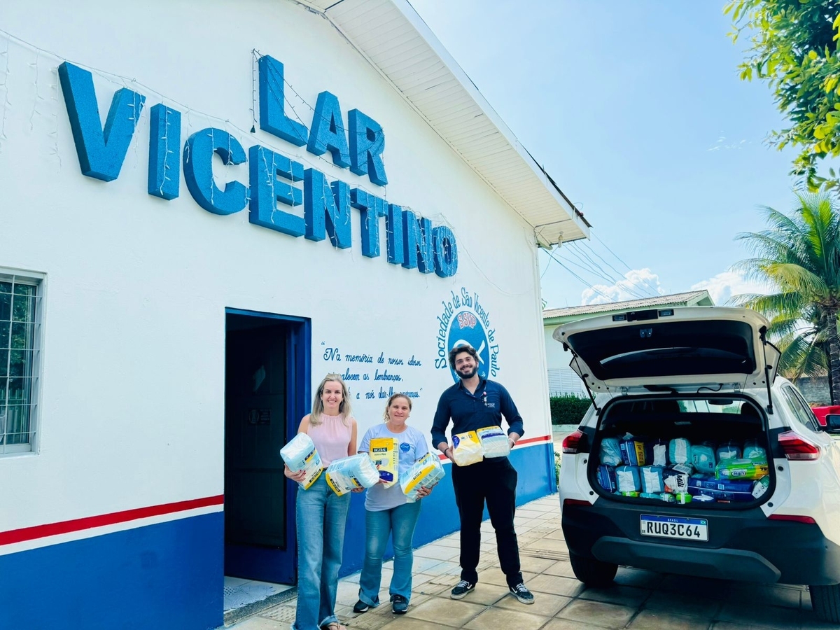 Funcionários da Sinop Energia doam fraldas geriátricas a lar de idosos