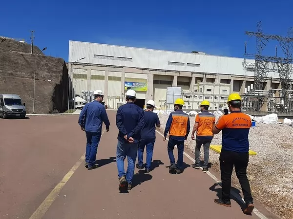 Representantes da Defesa Civil inspecionam o plano de ação de emergência da UHE Sinop