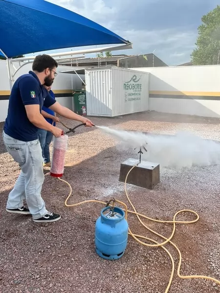 Sinop Energia promove treinamento de reciclagem da brigada de incêndio