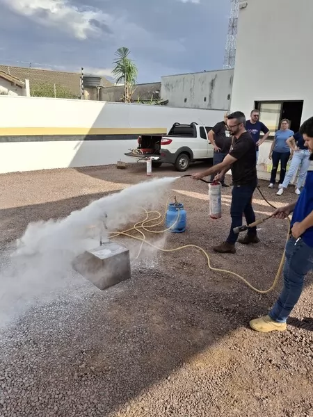 Sinop Energia promove treinamento de reciclagem da brigada de incêndio