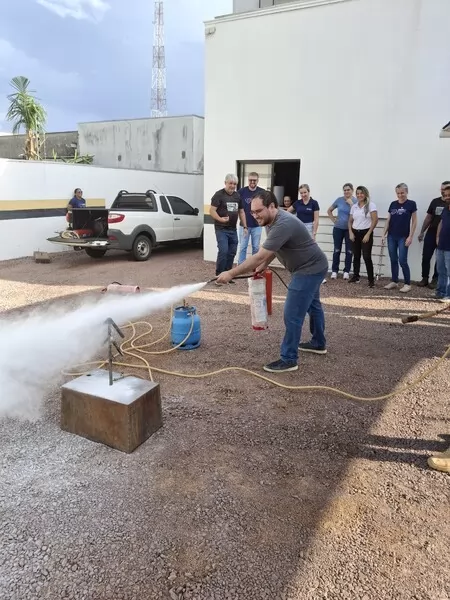 Sinop Energia promove treinamento de reciclagem da brigada de incêndio